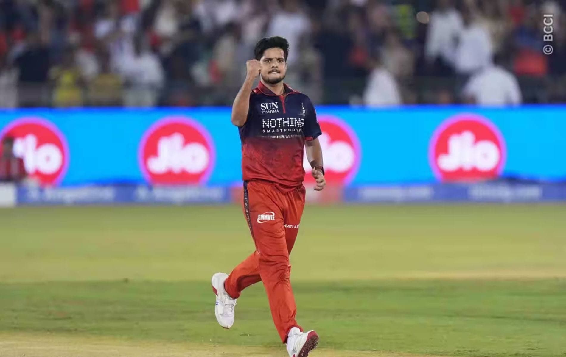 Rasikh Salam's Stump-Slayer: Cameron Green Goes for 32!