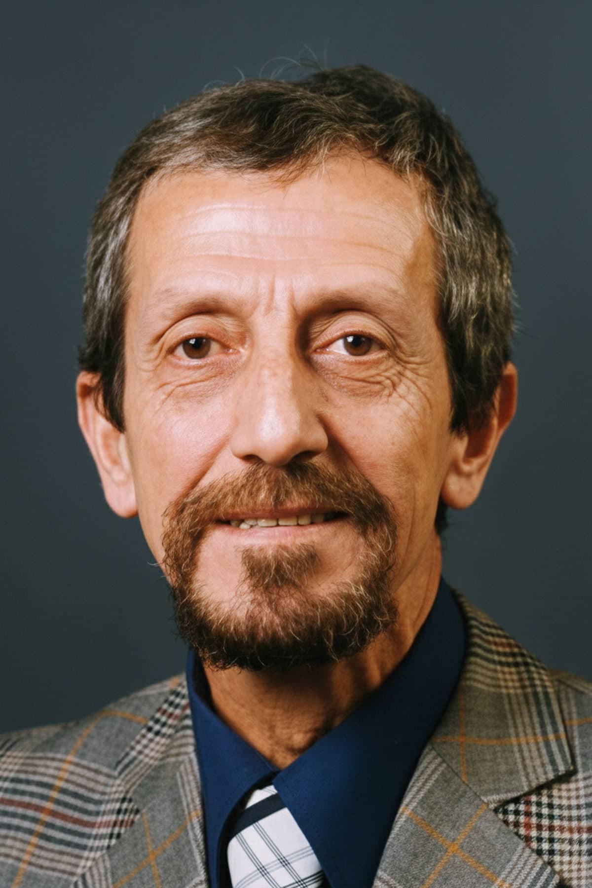 Necdet Yakın