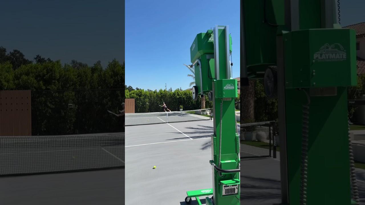 Returning Against The Serving Ball Machine 🤯 #tennis #tennislife #tennisplayer