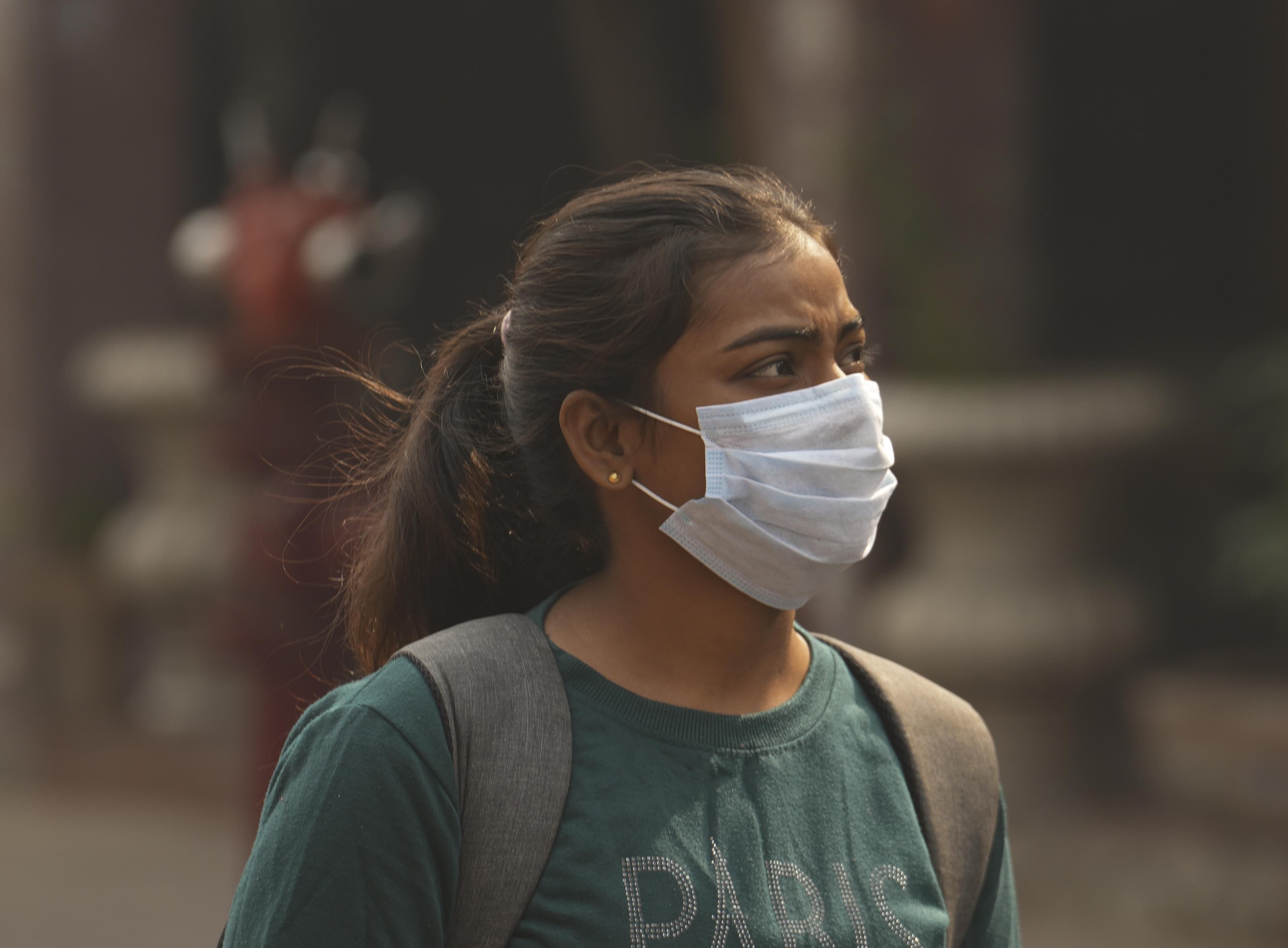Pollution ke chakkar mein bachche, claims ka hai bhari jadoo!