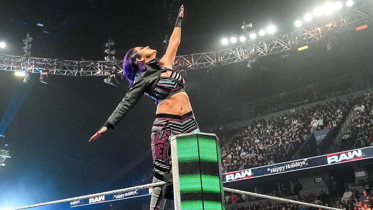 Bayley Calls Valkyria a Weirdo in WWE Holiday Showdown