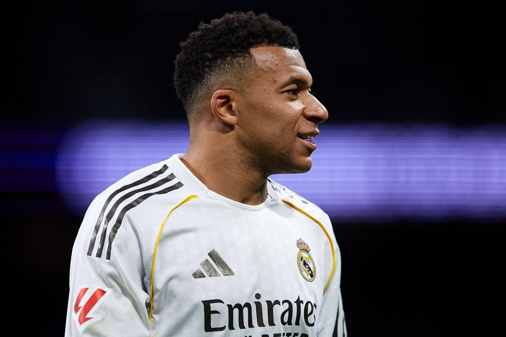 Kylian Mbappé's Knee Saga: Out for Three Weeks, Major Bummer!