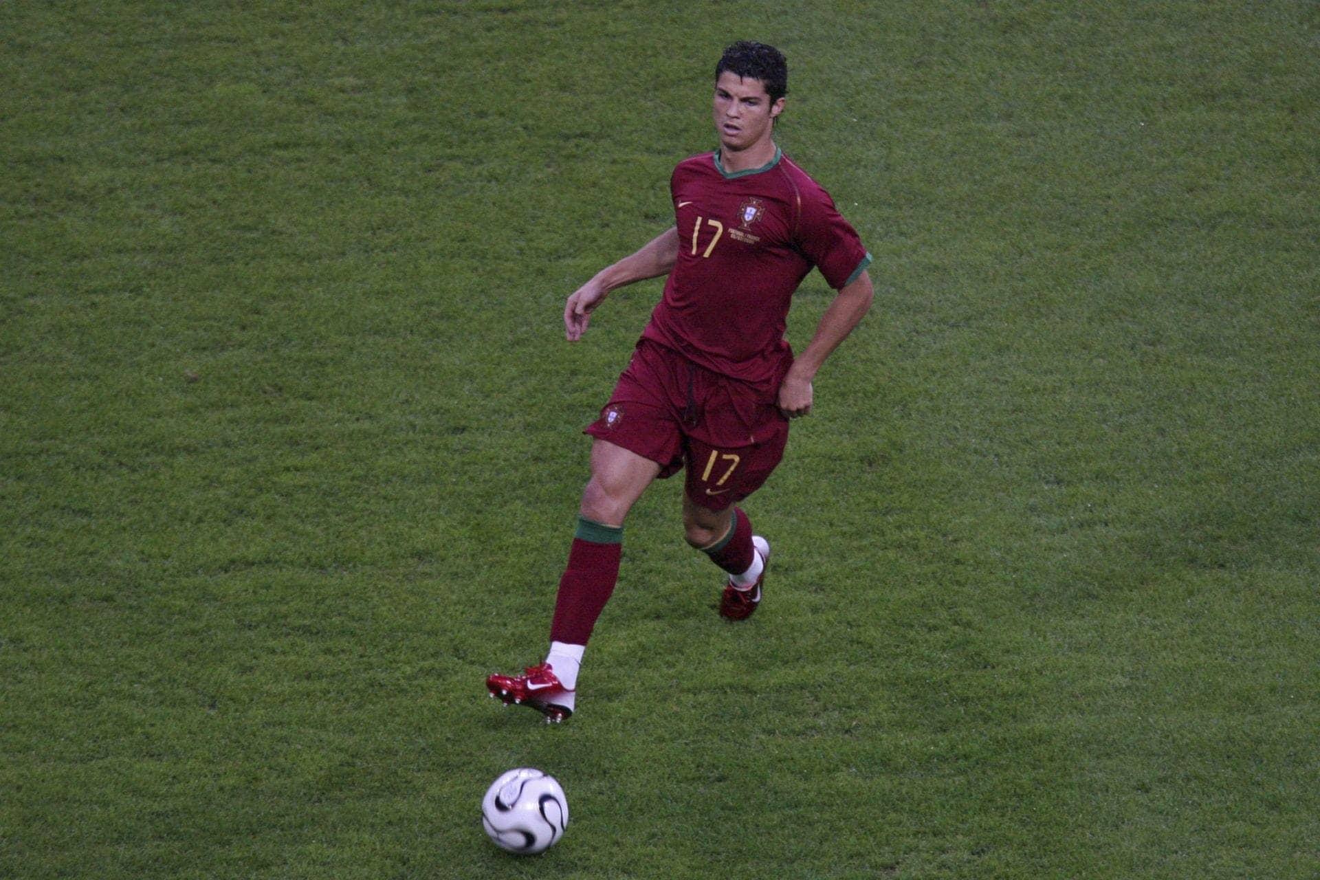 Cristiano Ronaldo: The 17-Year-Old Who Dreamed of Greatness