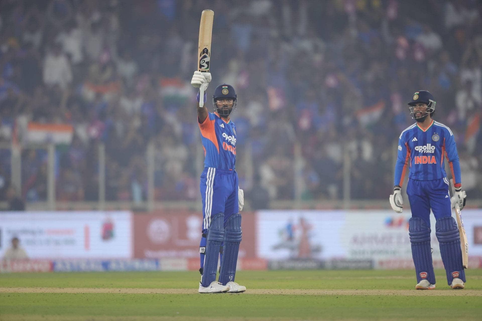 Hardik Pandya dazzles with 19-ball fifty in Vijay Hazare