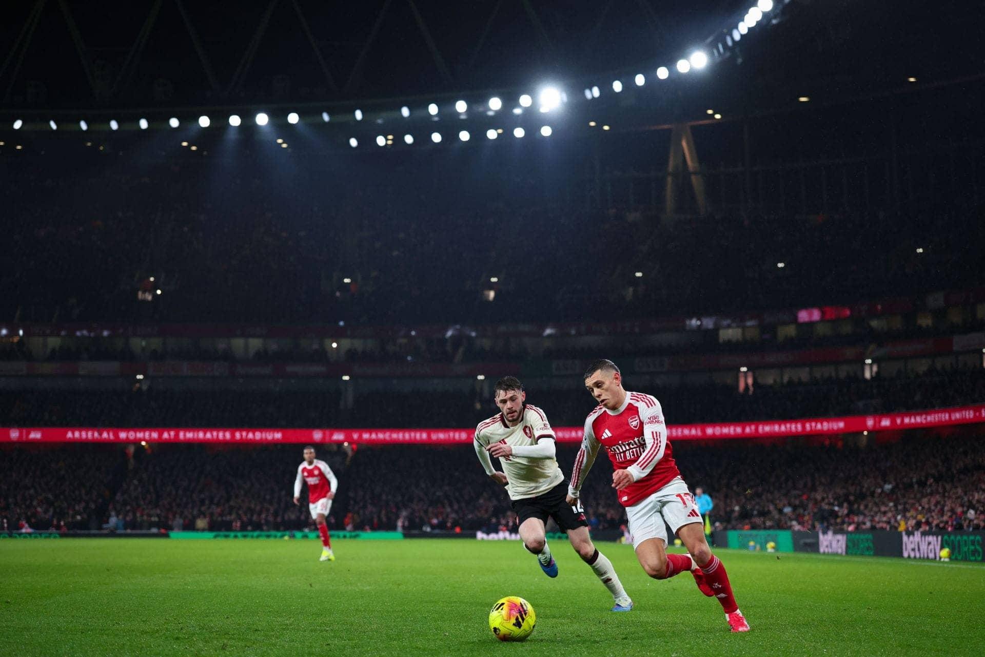 Deepak Chahar and Wifey Catch Arsenal vs Liverpool Match