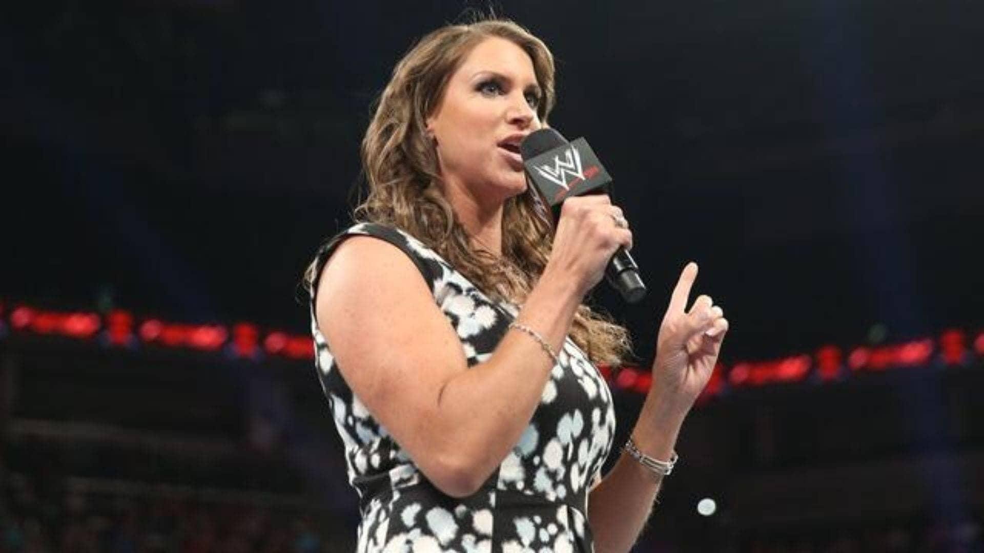 Stephanie McMahon ka dhamaka: Joe Tessitore ka airport chakkar!