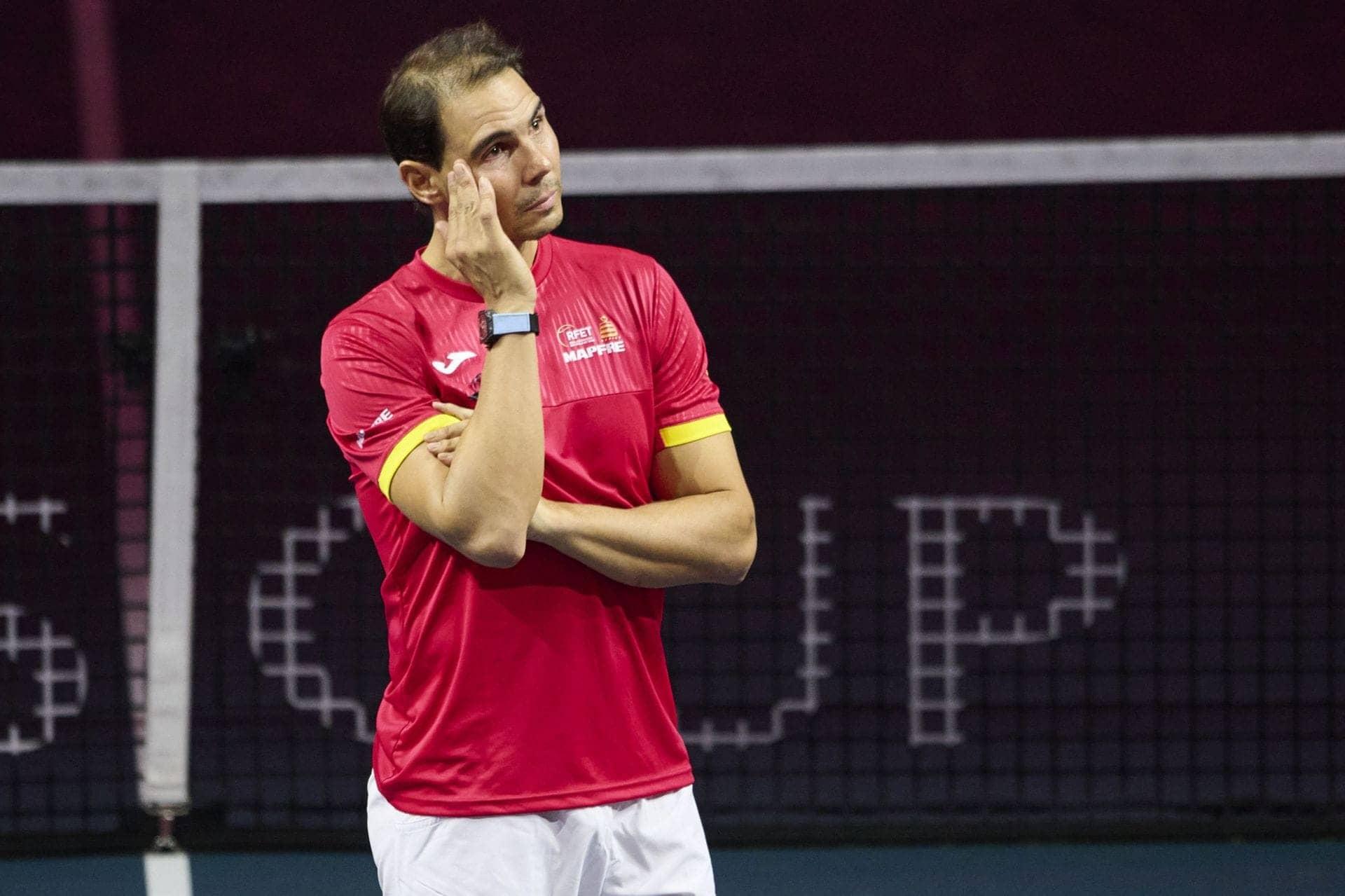 Rafa Nadal Surrounded by Fans, Evades Questions Like a Wizard