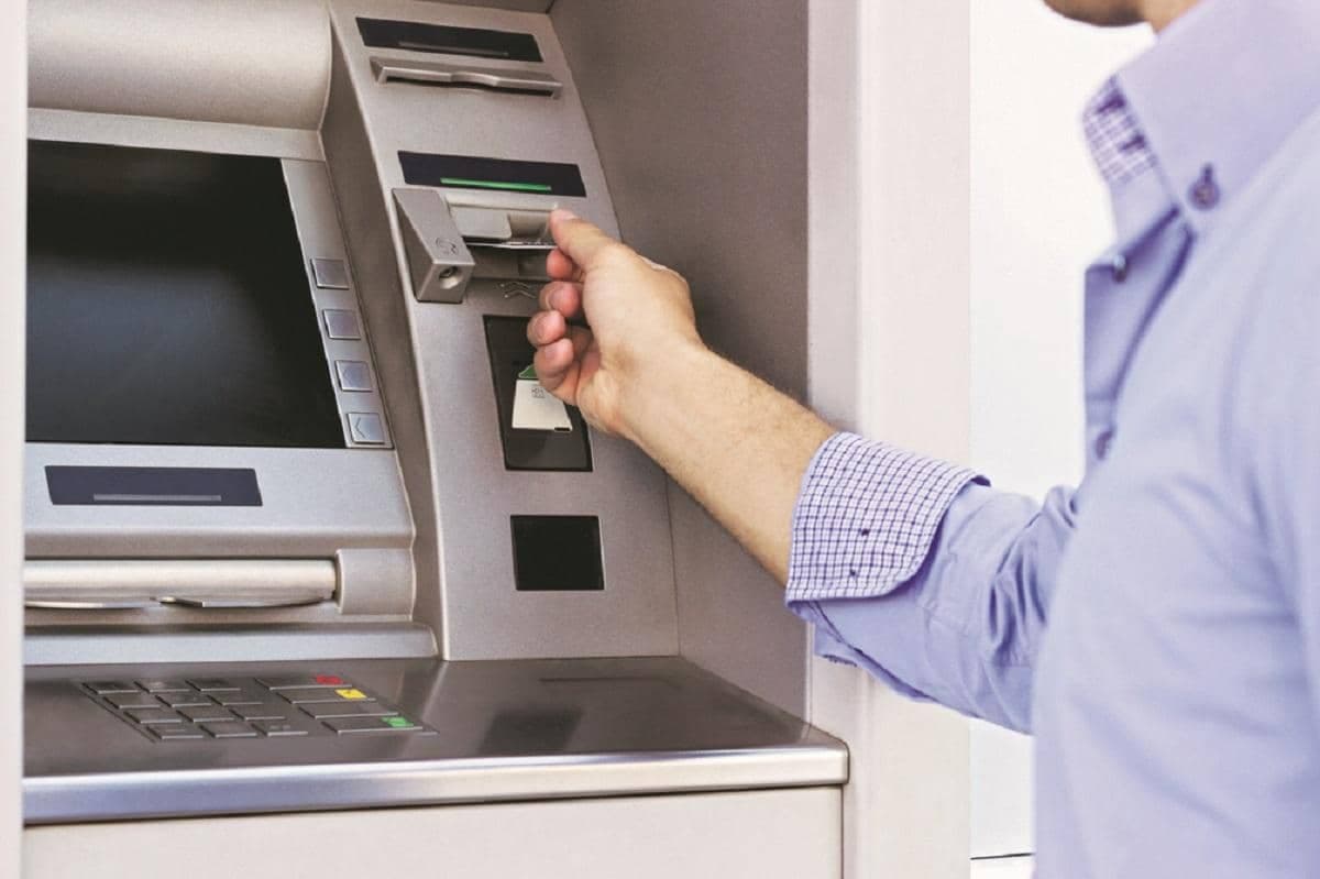 ATM ke naye rules: UPI se nikaalna hoga soch samajh kar!