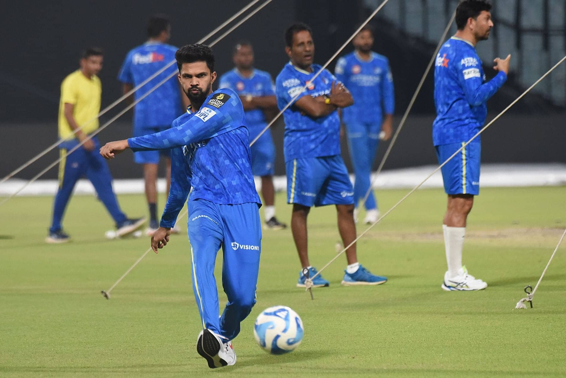 Irfan Pathan calls out CSK's seniors to step up big time!
