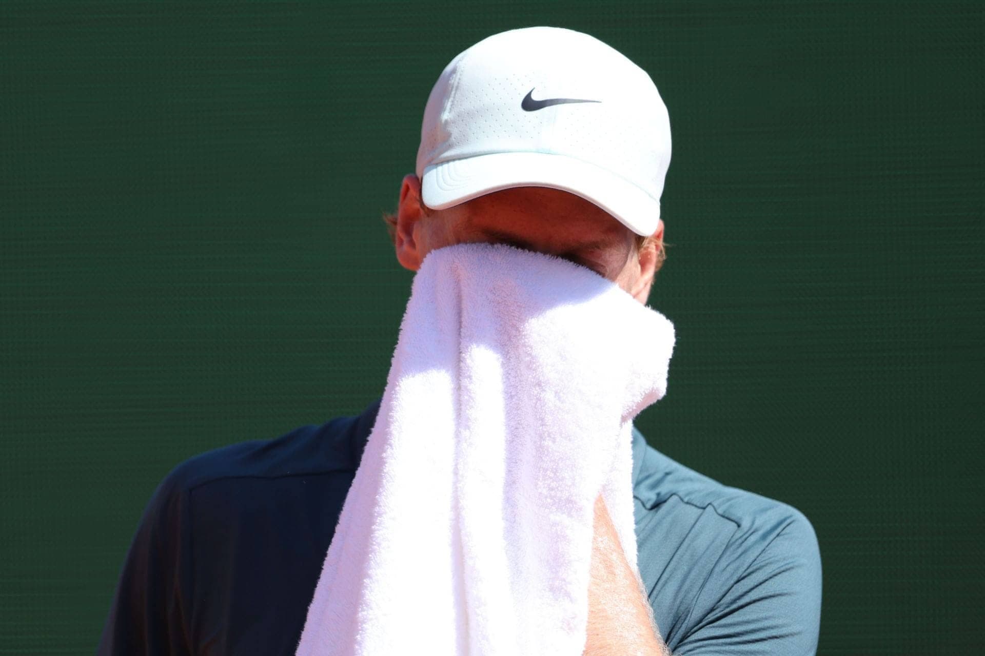 Jannik Sinner Overcomes Adversity at Monte-Carlo Masters