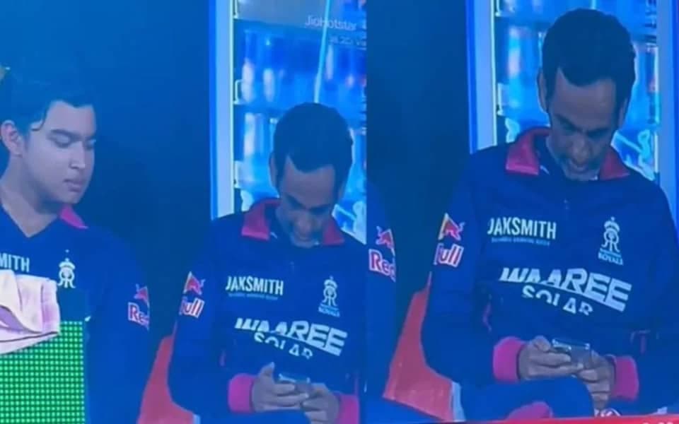 IPL 2026: Rajasthan Royals dugout mein phone ka hungama!