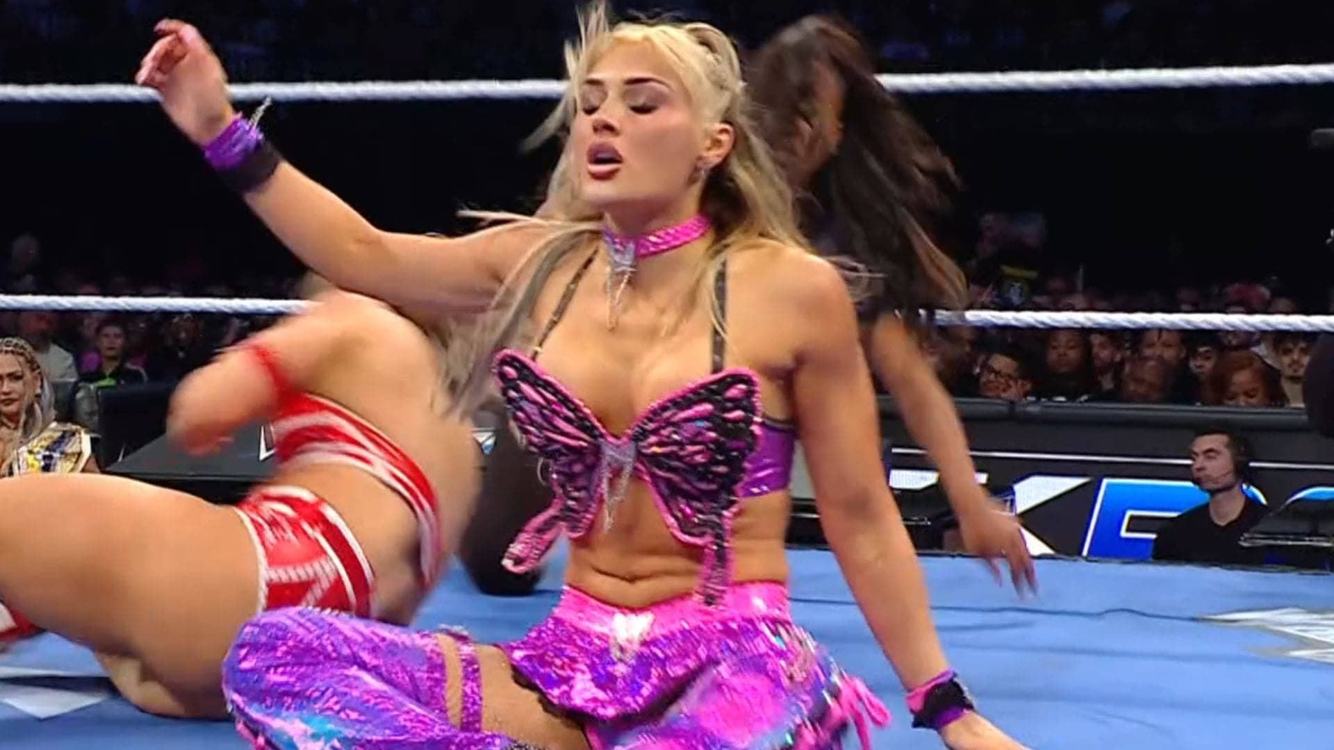 WWE SmackDown: Tiffany Stratton's Spellbinding Showdown