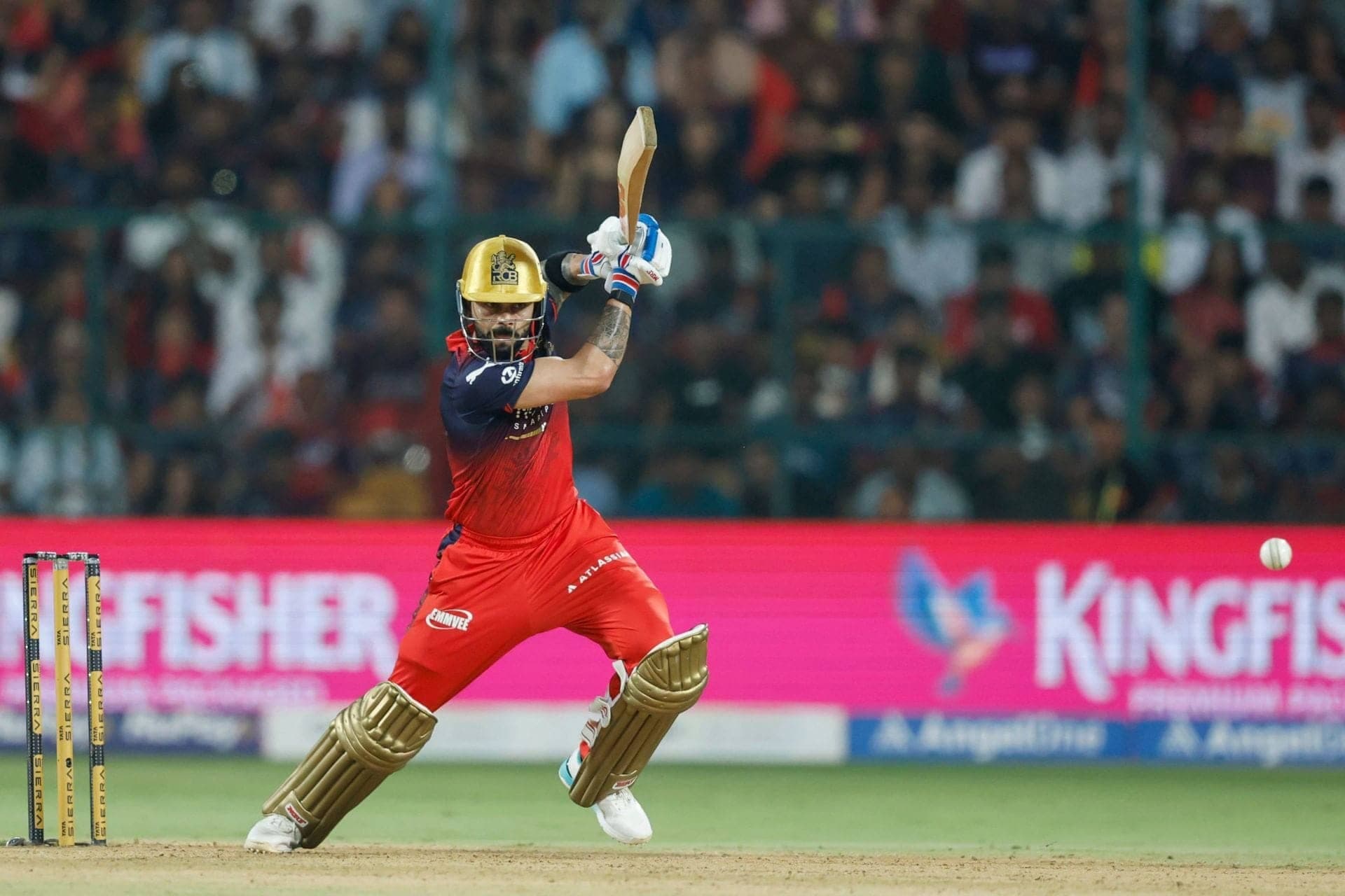 Kohli Smashes 9,000 Runs as RCB Pummels DC Like Pizza!
