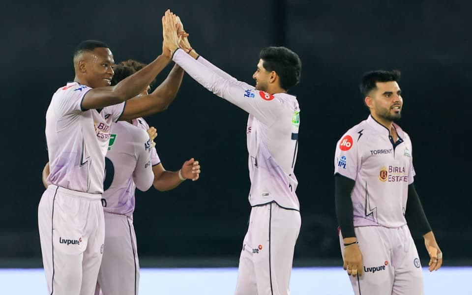 Gujarat Titans Dominate Sunrisers in IPL 2026 Match